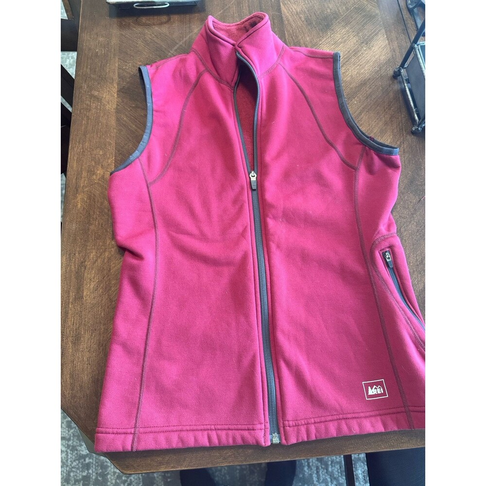 REI Vest Womens Medium Rose red Full Zip Fleece Casual Hiking Outdoors Active